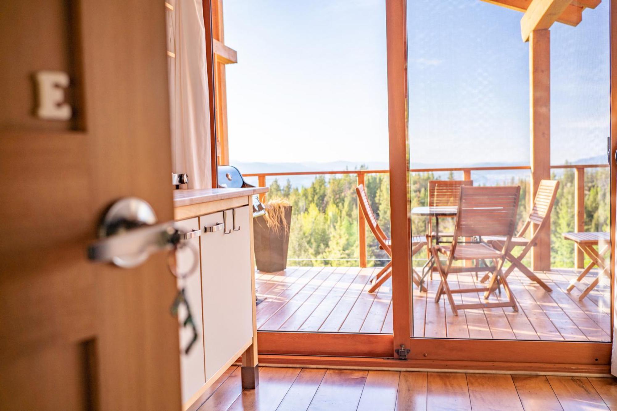 Myra Canyon Lodge Kelowna Ngoại thất bức ảnh