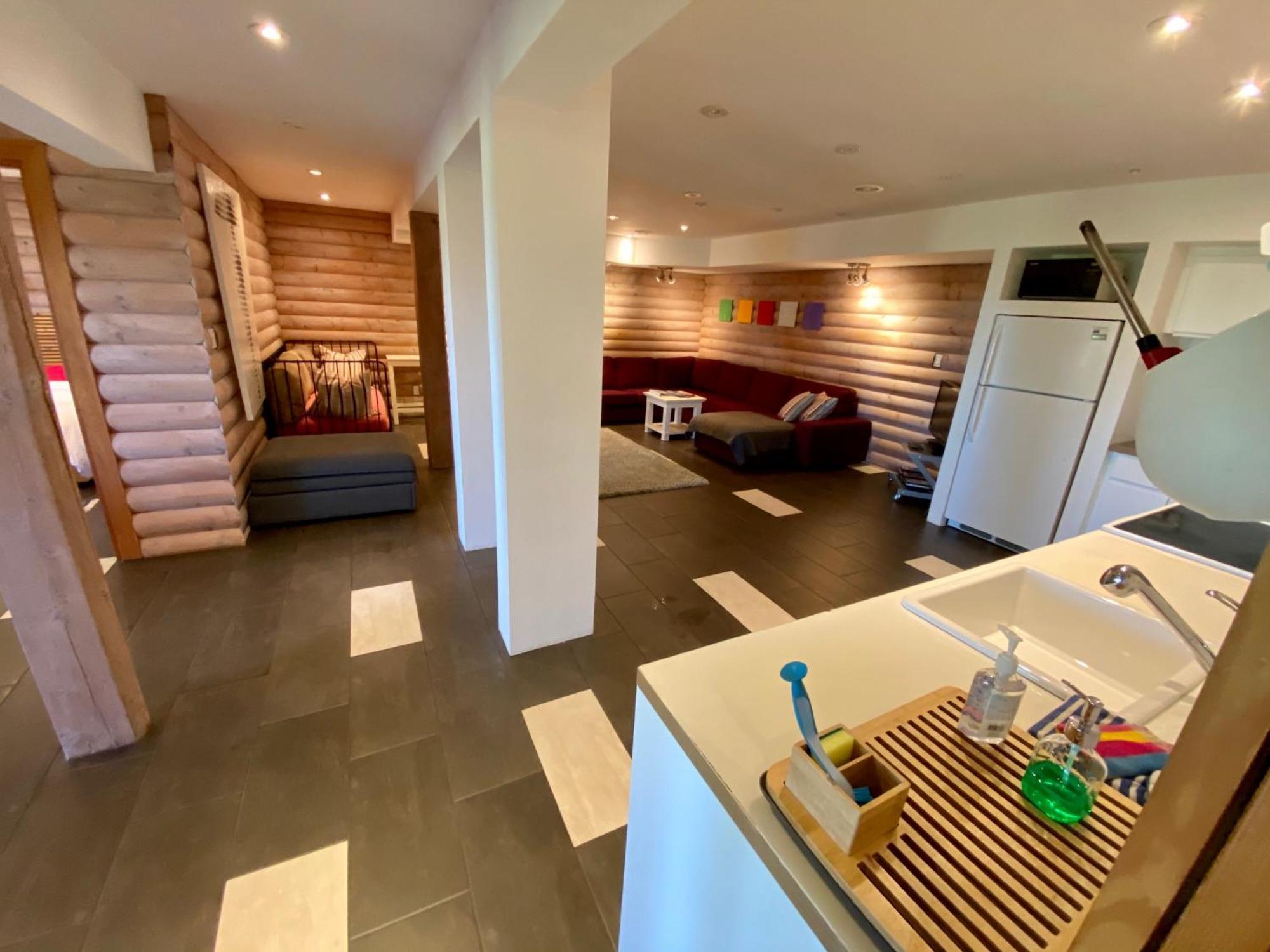 Myra Canyon Lodge Kelowna Ngoại thất bức ảnh