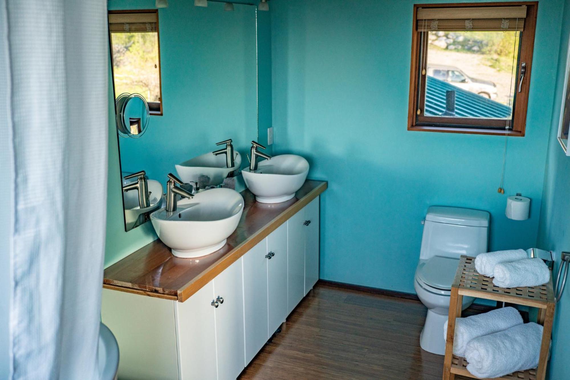 Myra Canyon Lodge Kelowna Ngoại thất bức ảnh