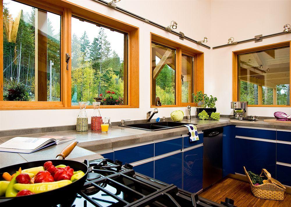 Myra Canyon Lodge Kelowna Ngoại thất bức ảnh
