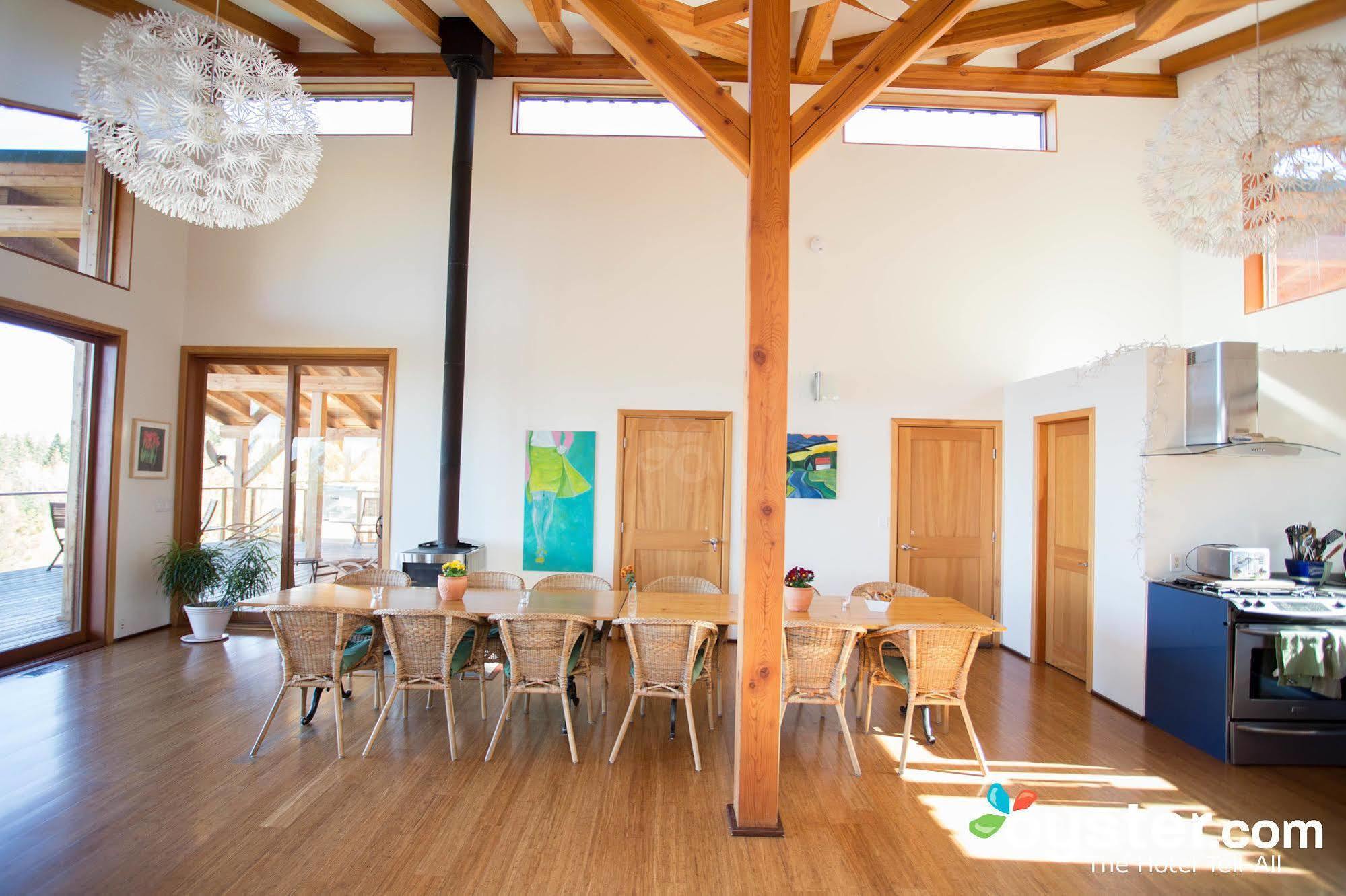 Myra Canyon Lodge Kelowna Ngoại thất bức ảnh